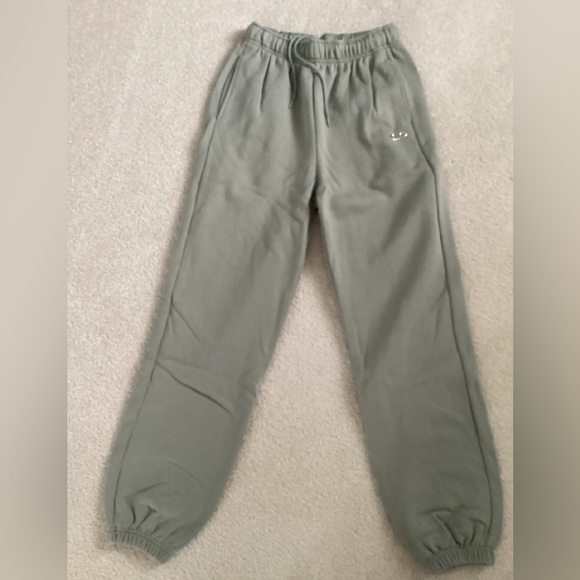 ALO accolade sweatpants (FINALPRICEDROP ) - Picture 5 of 8